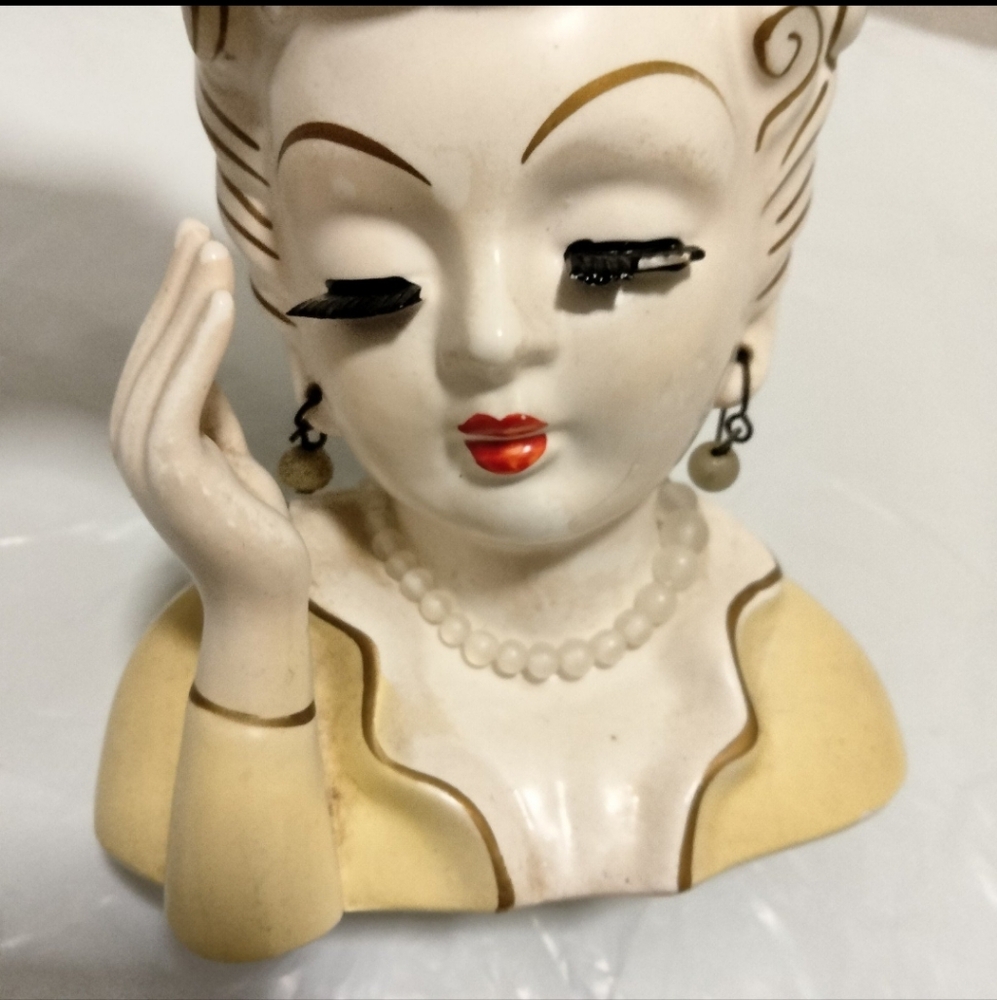 Vintage 1950s "ARDCO" Fine Quality Dallas) Lady Head Vase With Pearls -5 1/2"